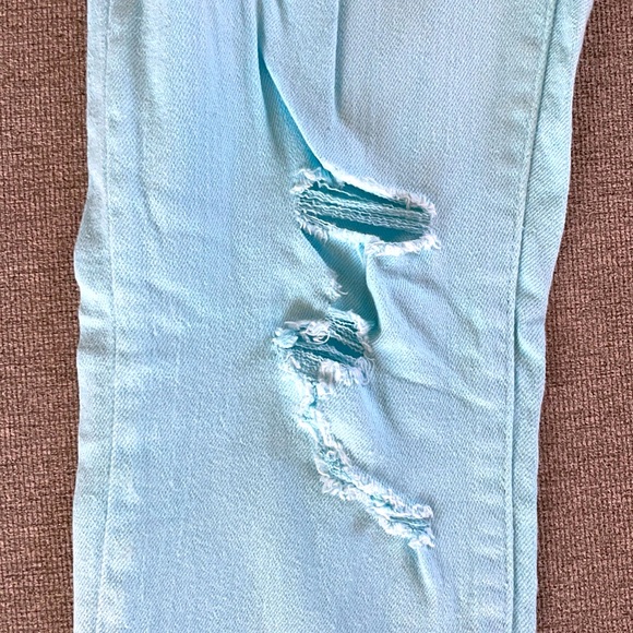 Juniors Distressed Blue Colored Skinny Jeans! - Picture 3 of 3